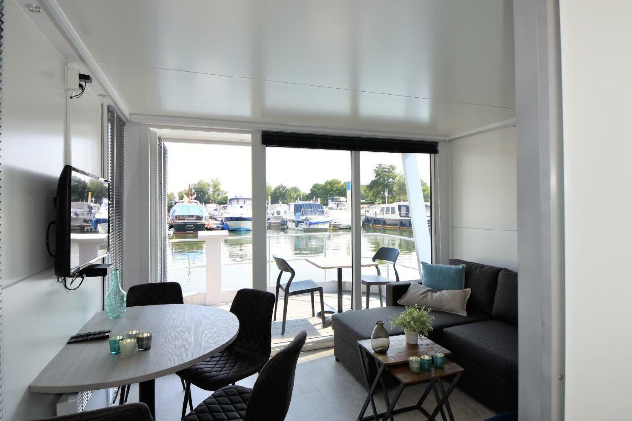 Cosy Floating Boatlodge Athene Alojamento